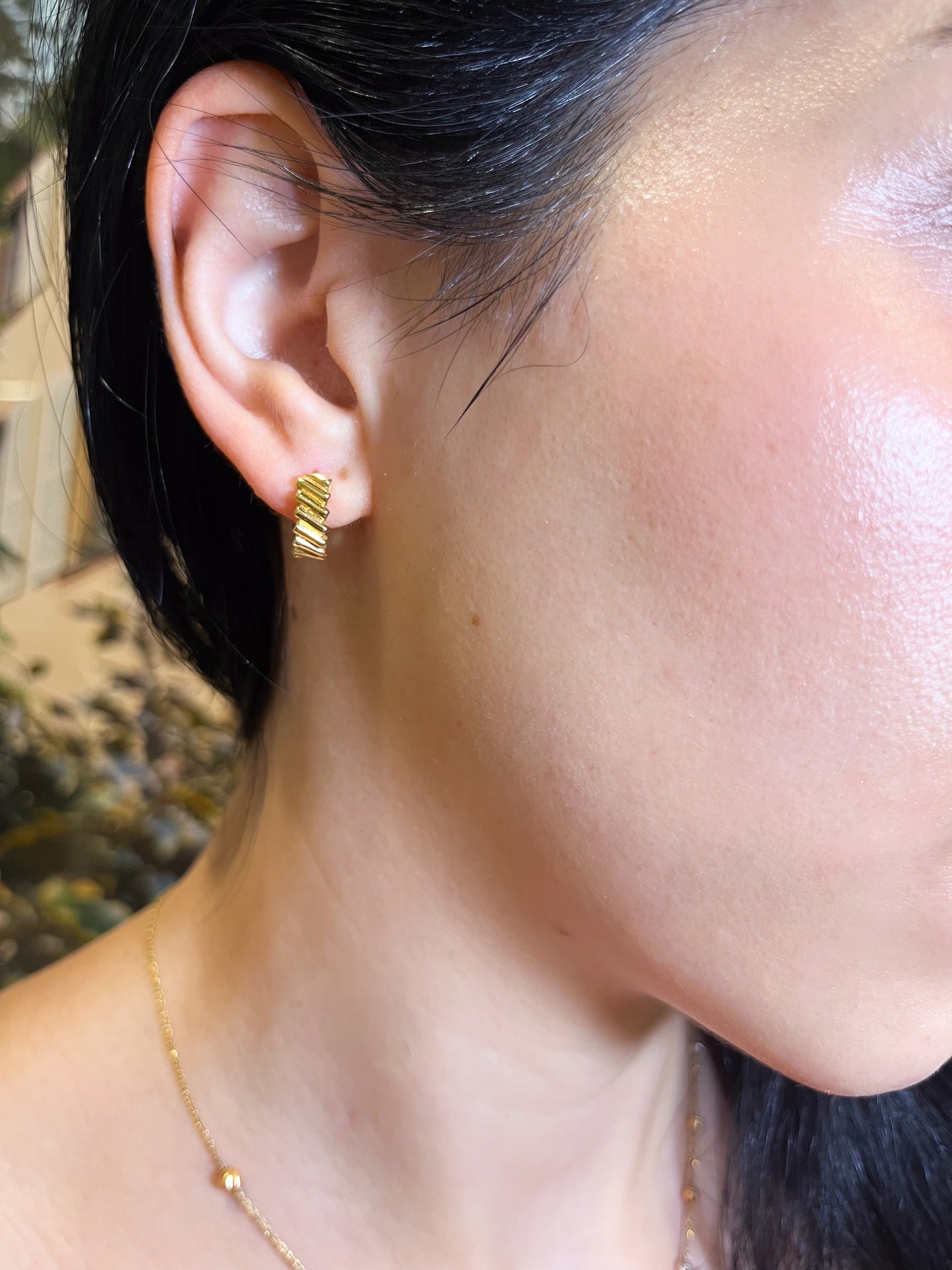 NOUR HOOPS | 18K • 3.1g