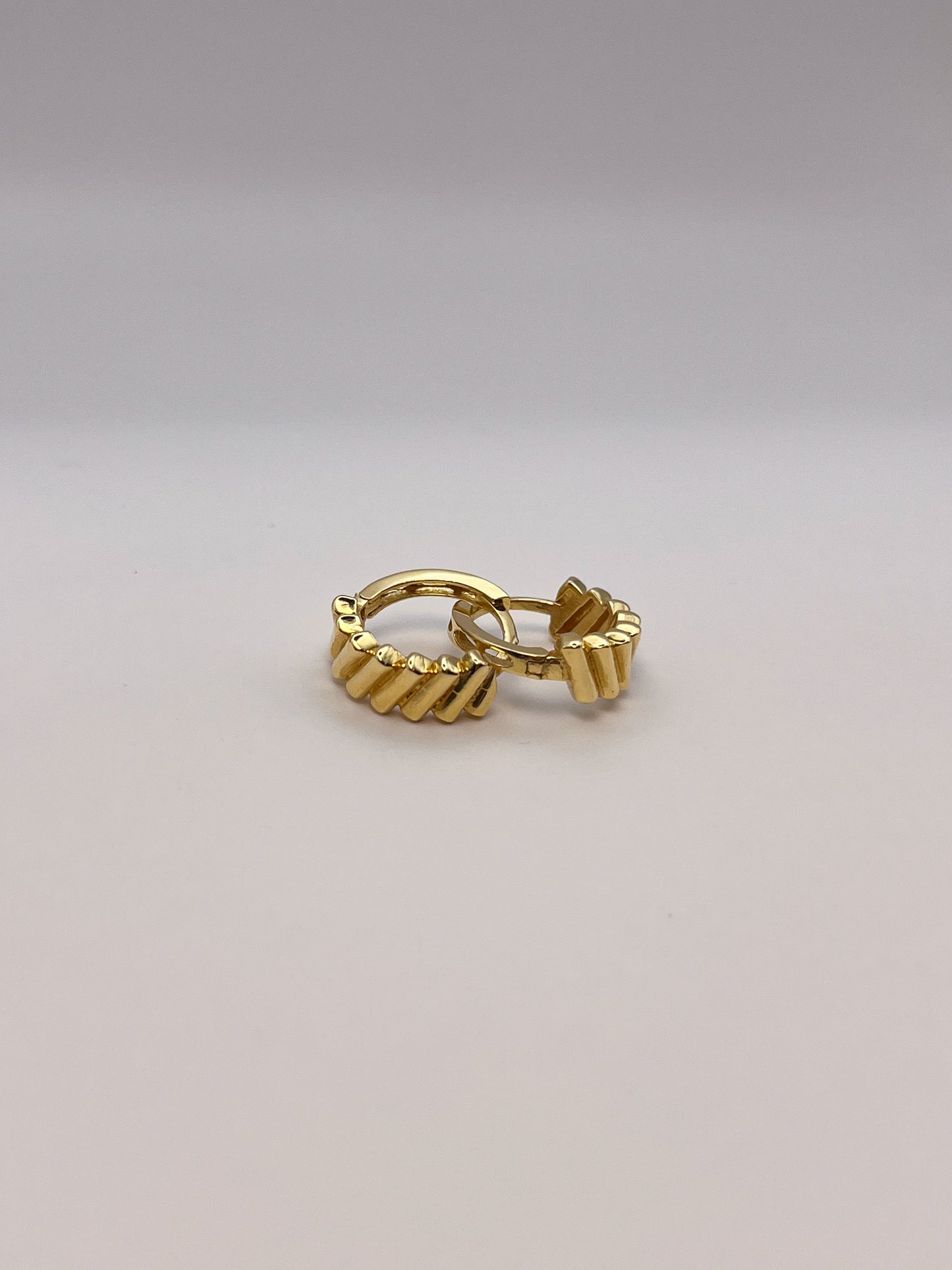 NOUR HOOPS | 18K • 3.1g