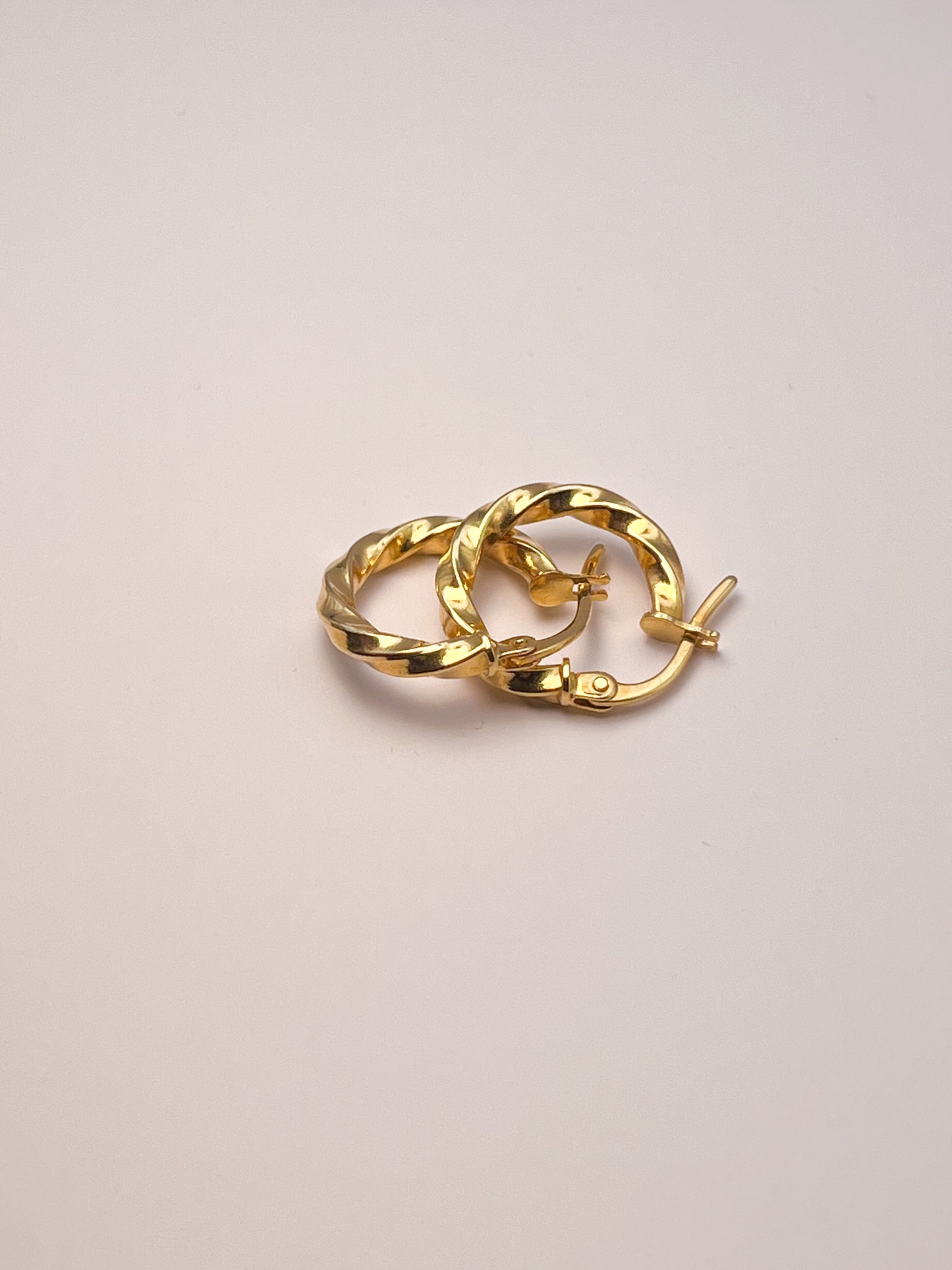 DINA HOOPS | 18K • 1.75g