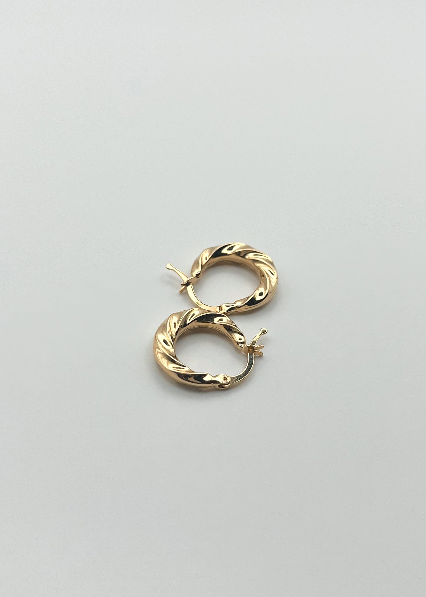 MAGNOLIA 18K SOLID GOLD HOOPS