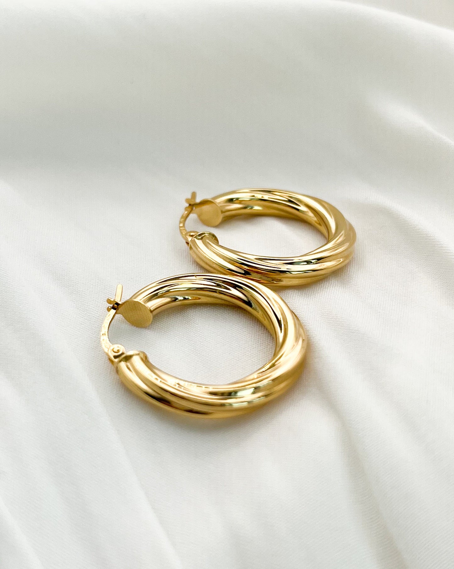 LAGUNA 18K SOLID GOLD HOOPS
