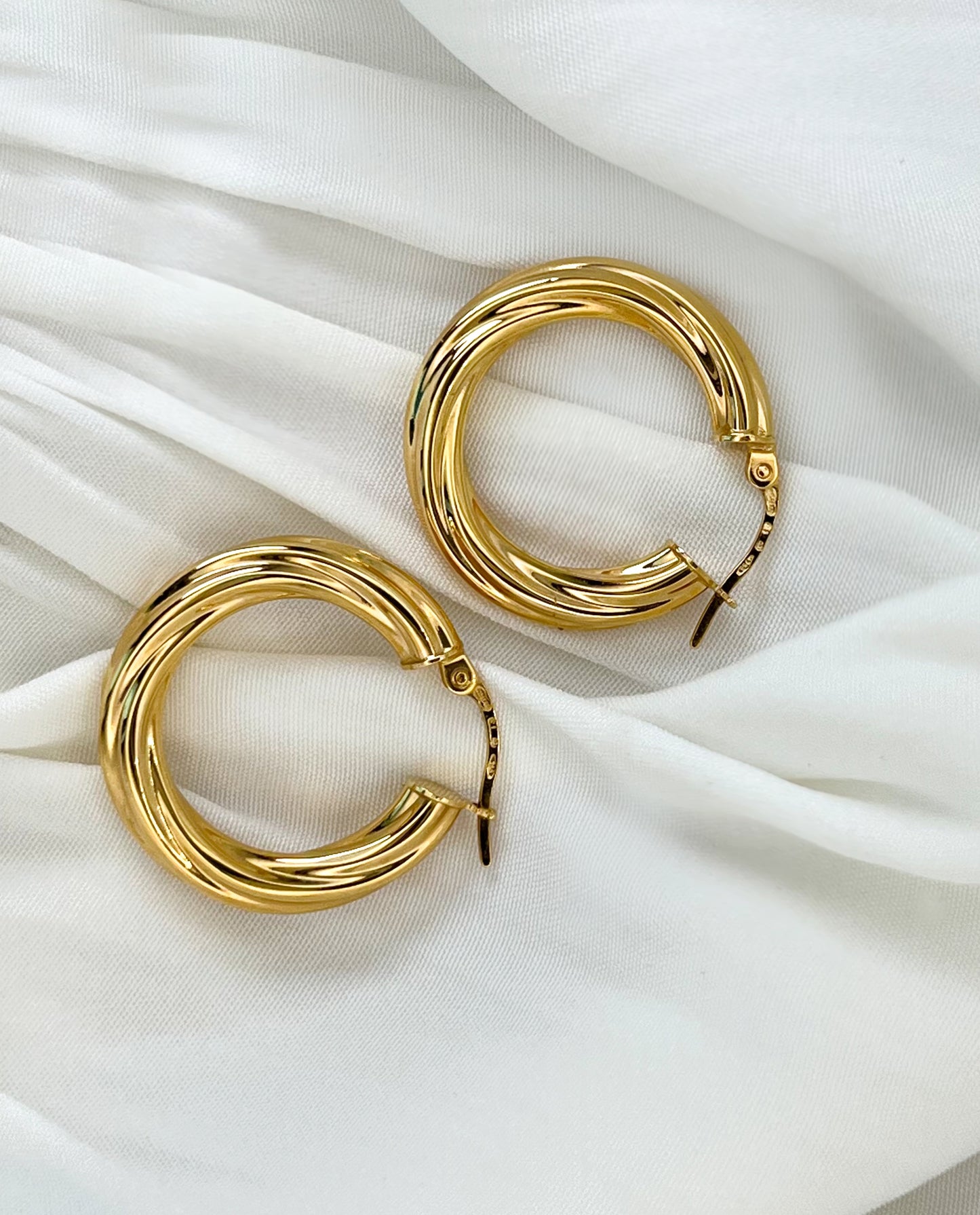 LAGUNA 18K SOLID GOLD HOOPS
