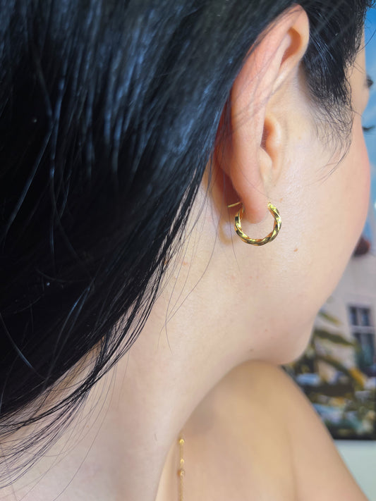 DINA HOOPS | 18K • 1.75g