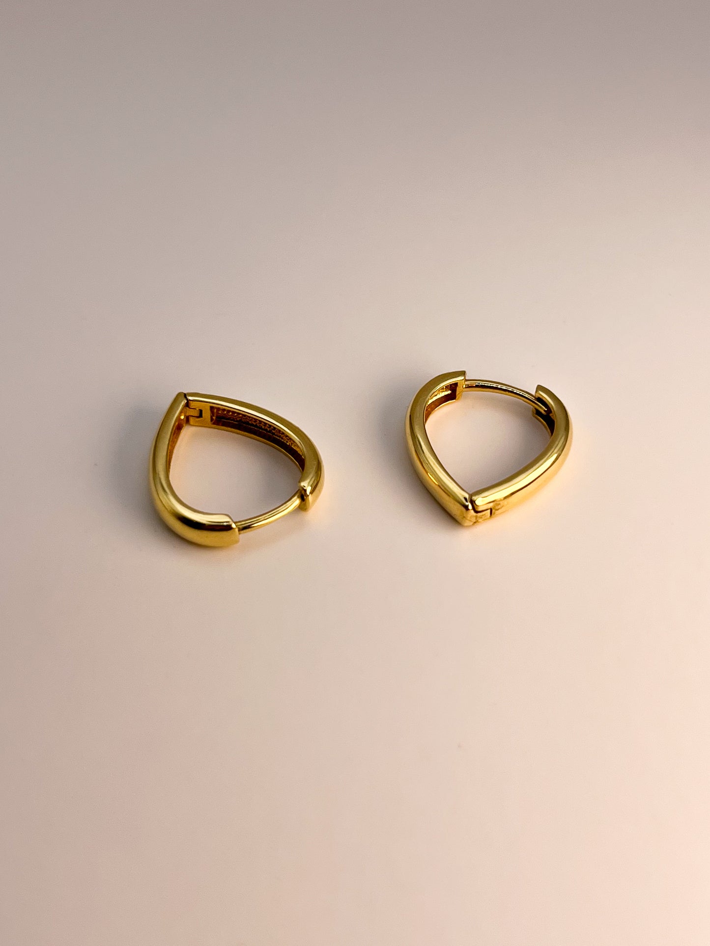 FEYROUZ HOOPS | 18K • 3.1g