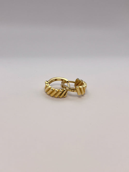 NOUR HOOPS | 18K • 3.1g