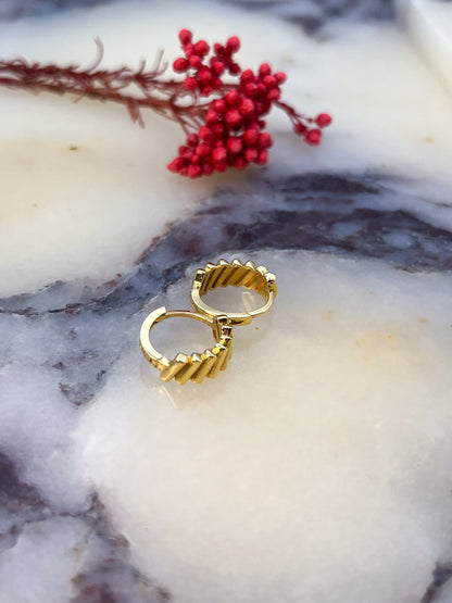 NOUR HOOPS | 18K • 3.1g