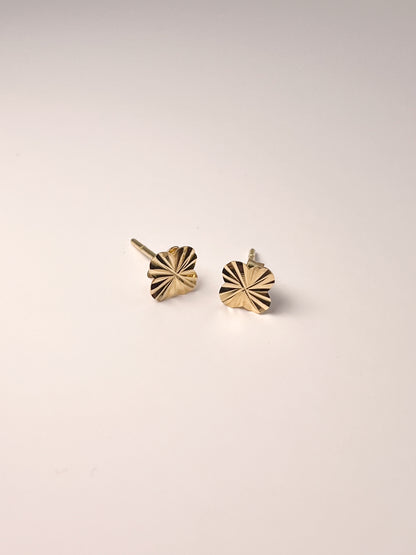 SANA STUDS | 18K • 1.02g