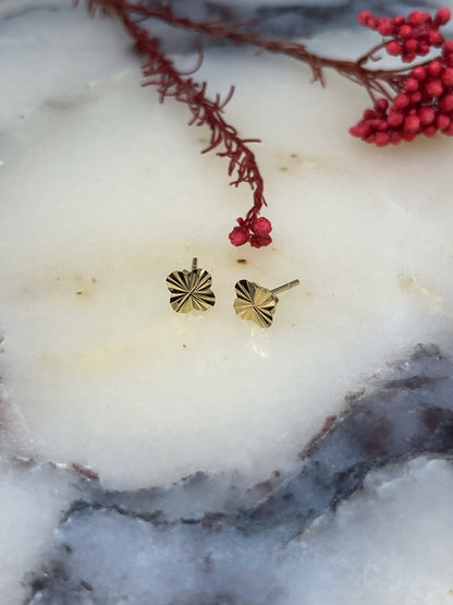 SANA STUDS | 18K • 1.02g