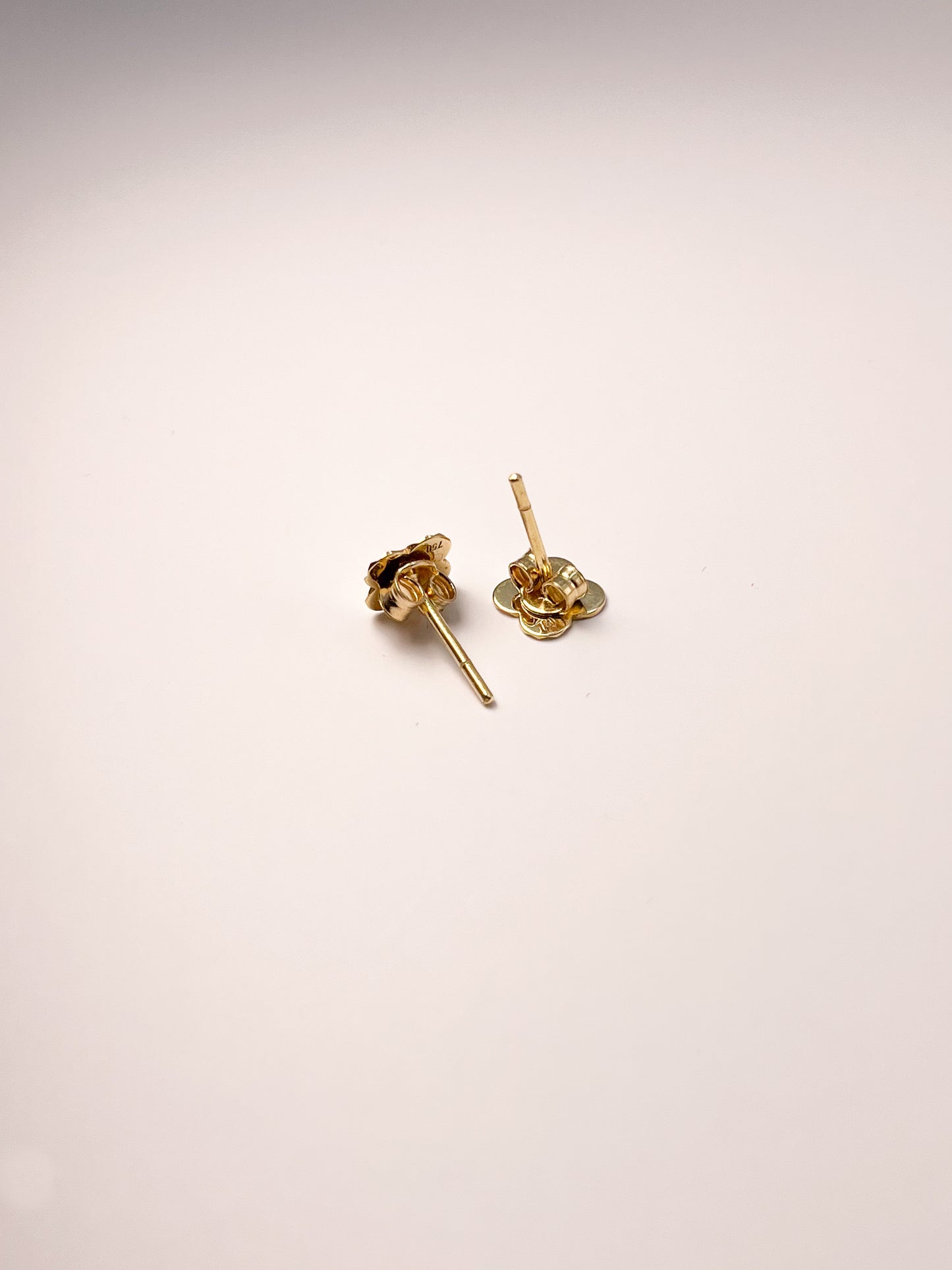SANA STUDS | 18K • 1.02g