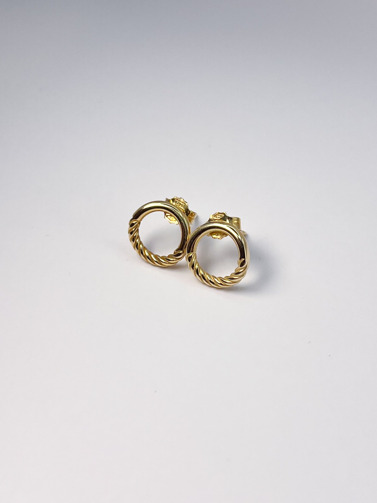 RHEA STUDS | 18K • 2.29g