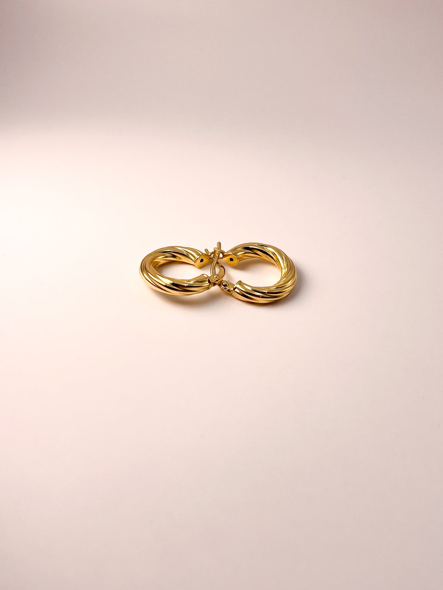 LEILA HOOPS | 18K • 1.3g