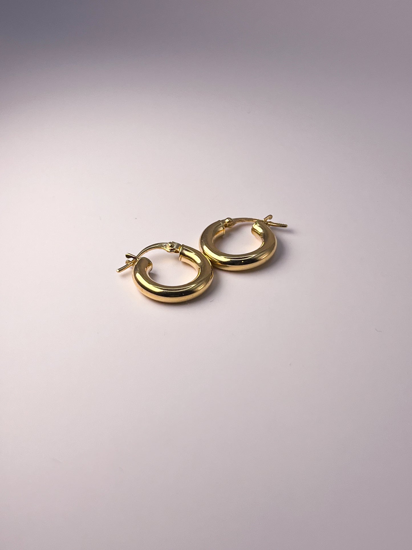 LARA HOOPS | 18K • 1.4g