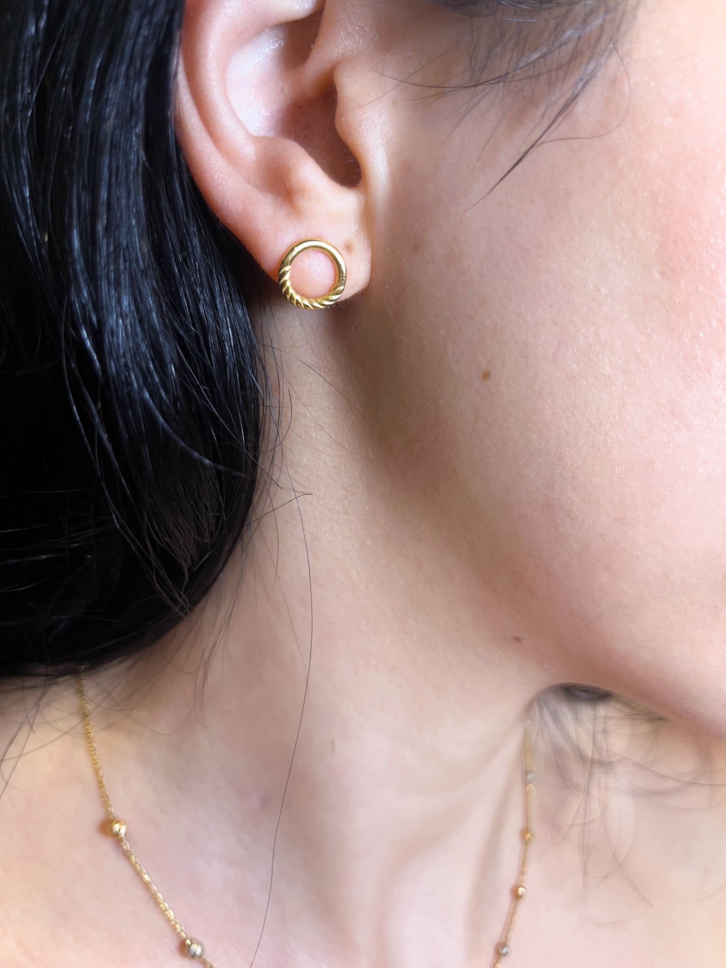 RHEA STUDS | 18K • 2.29g