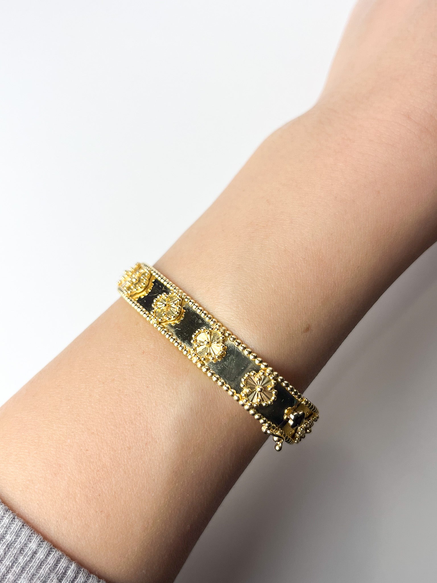 Eliza Bangle