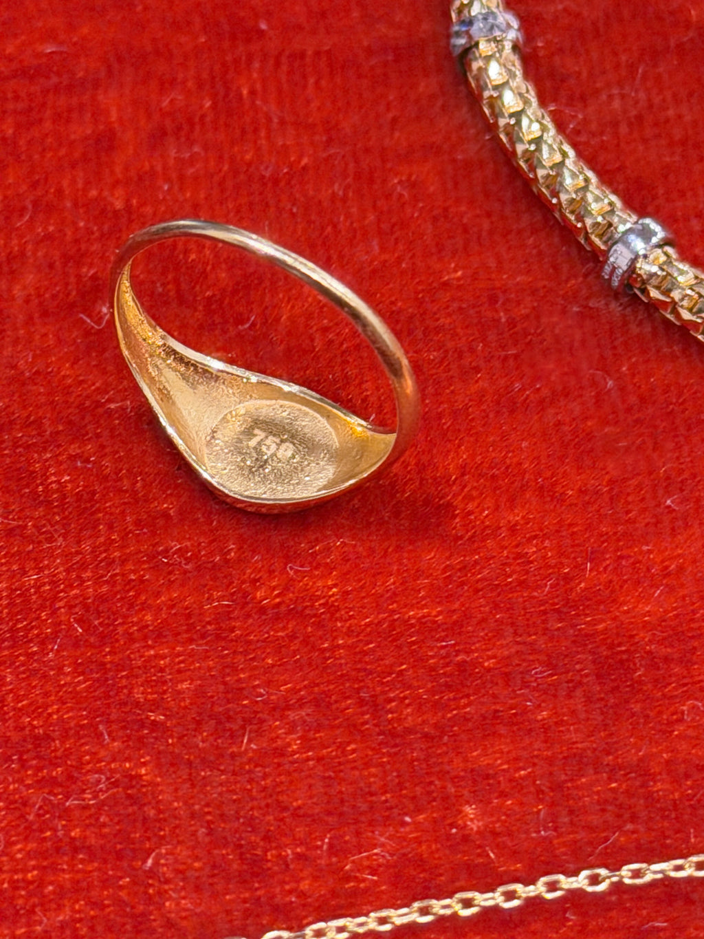 The 18K Signet Ring