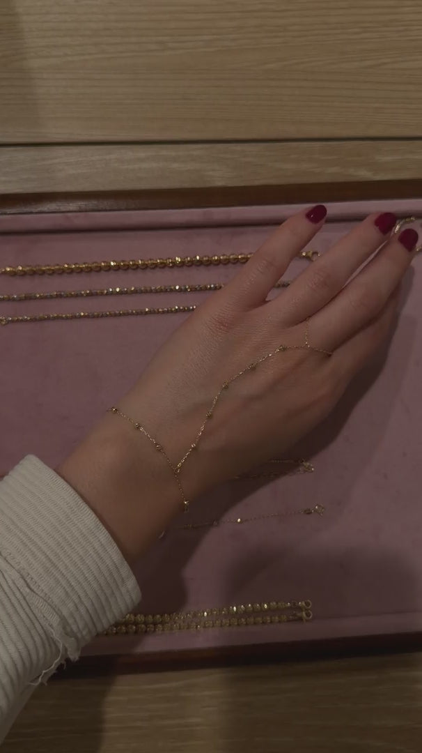 Romie I Hand Chain