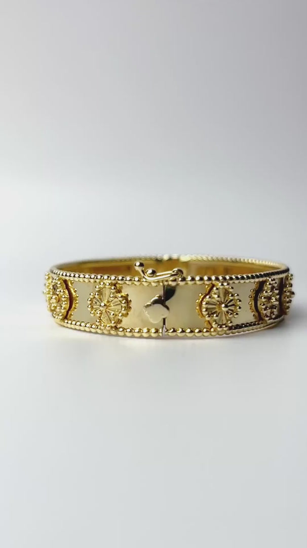 Eliza Bangle