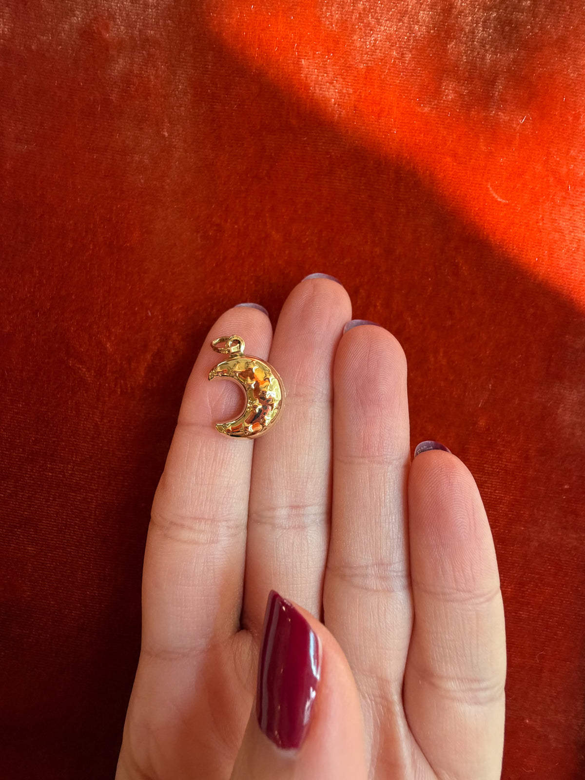 Moon Pendant in 18K solid gold
