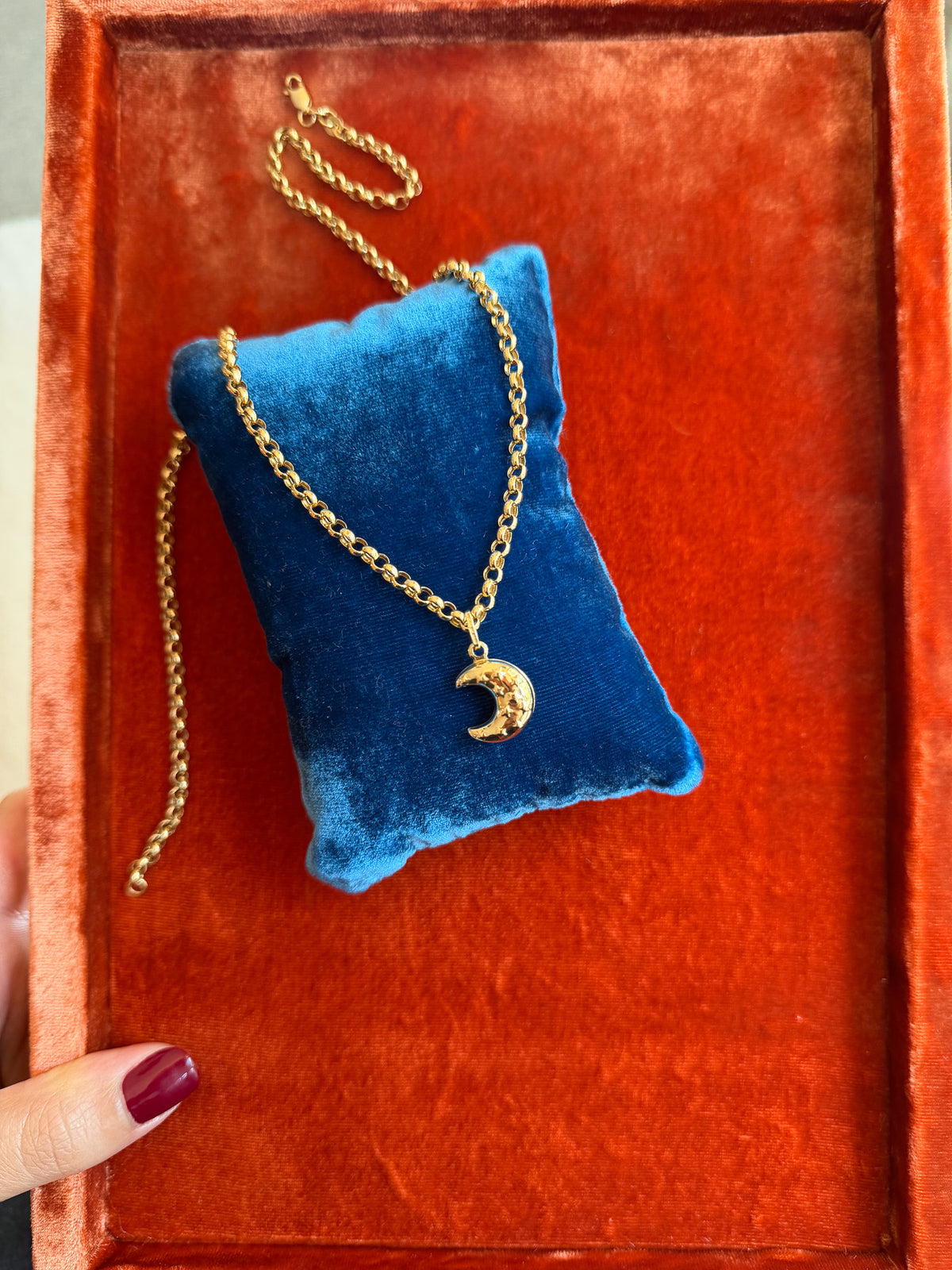 Rolo Chain with Moon Pendant in 18K solid gold