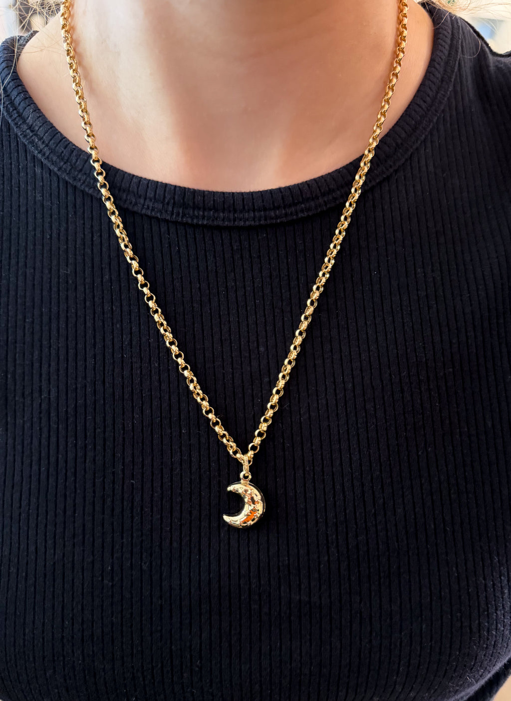 Rolo Chain with Moon Pendant in 18K solid gold