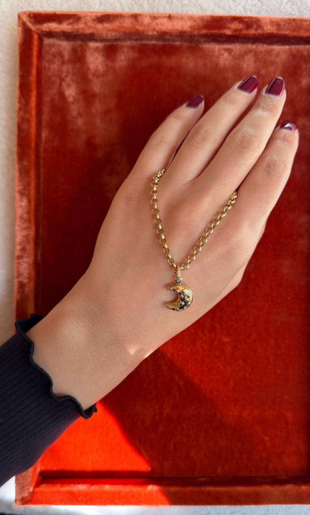Rolo Chain with Moon Pendant in 18K solid gold