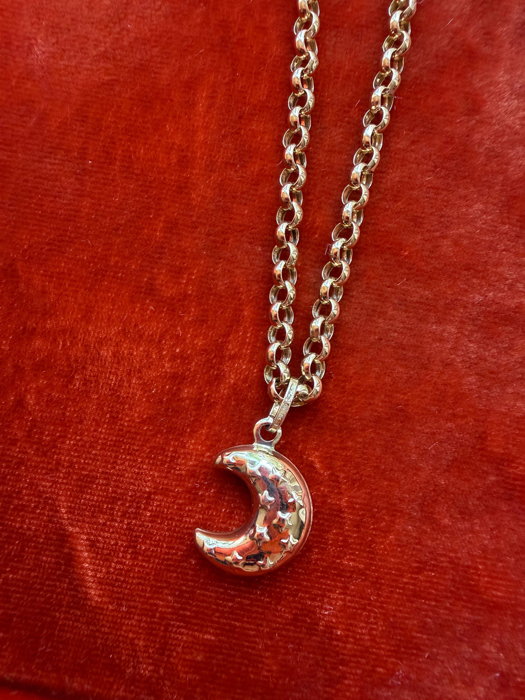Rolo Chain with Moon Pendant in 18K solid gold