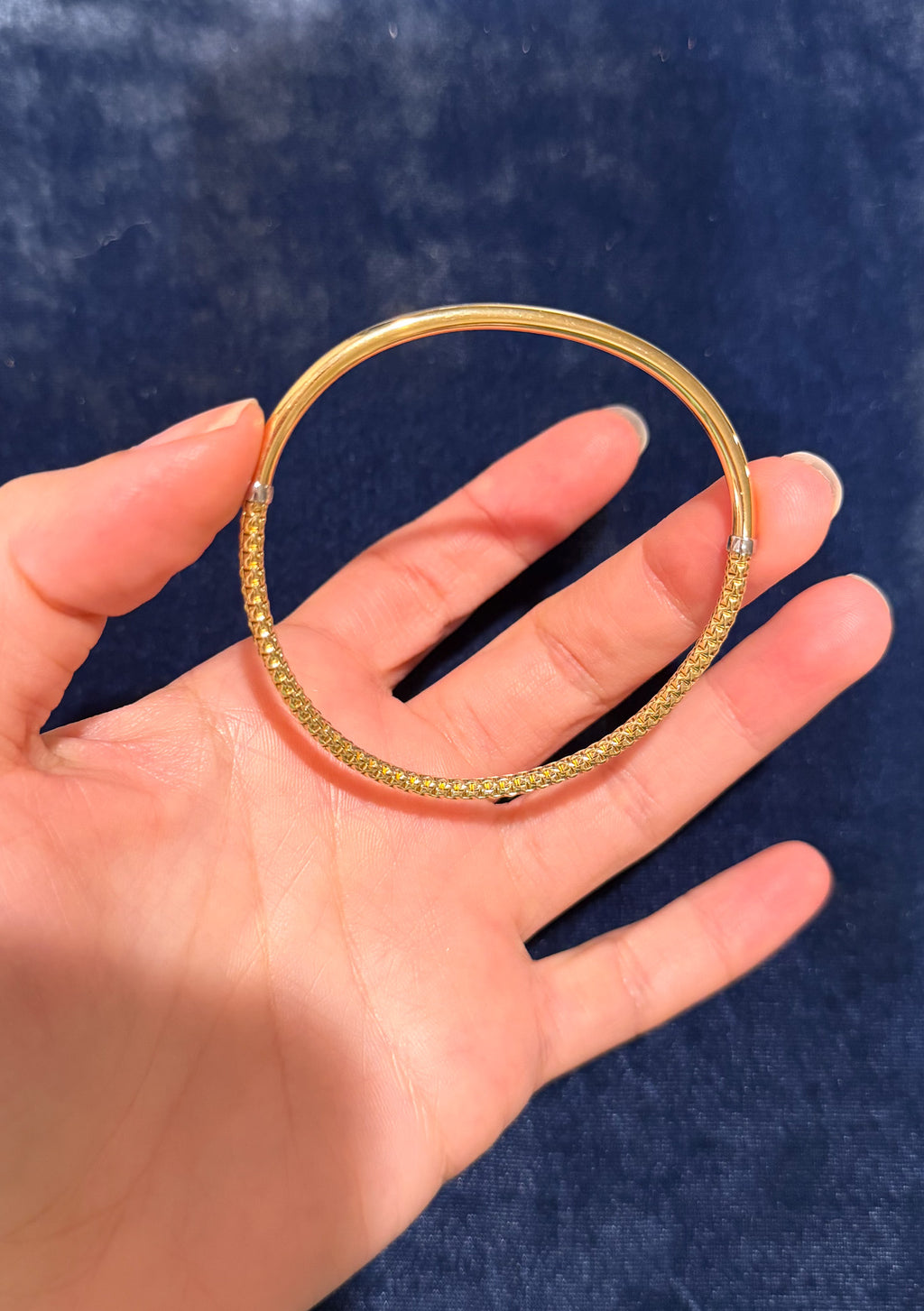 Yogi-Bangle, Sample